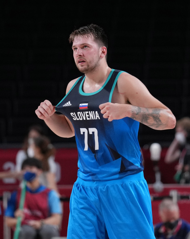 脚在粉线内 脚在粉线内